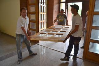 Wielkie porządki w odbudowanym po pożarze kościele w Sosnowcu