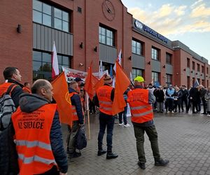 Pracownicy Zakładu Linii Kolejowych pikietowali w Siedlcach! Poparli ich siedleccy radni