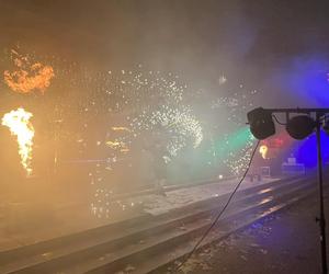 Betlejem Poznańskie 2023. Zimowe Fire Show na placu Wolności w Poznaniu