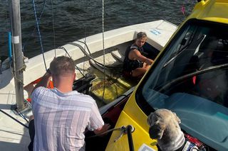 Chciał przepłynąć Wisłę wpław. Kiedy policjanci kazali mu wyjść z wody, przyspieszył. Potem zaczął się topić