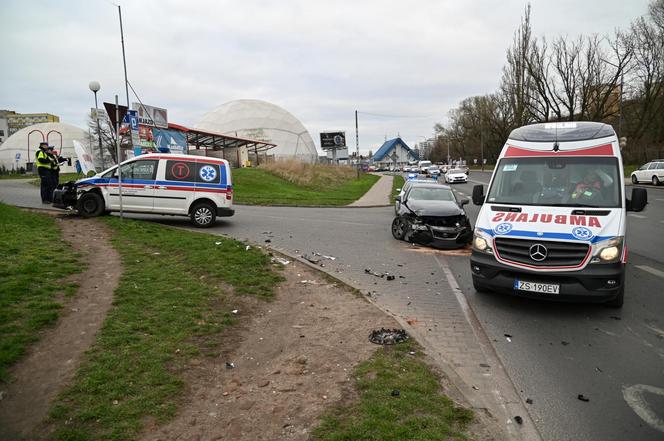 Wypadek karetki w Szczecinie