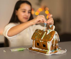 Domek z piernika: prosty przepis w kilku krokach, jak zrobić piernikową chatkę