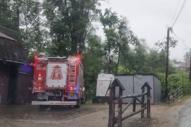 Nawałnice w Małopolsce. Intensywne burze i ulewne deszcze spowodowały podtopienia i wzrost poziomu wód w rzekach