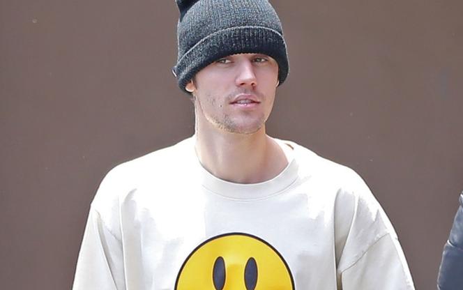 Justin Bieber w ubraniach marki DREW