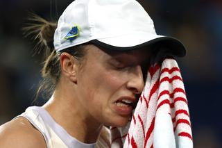 O której gra Iga Świątek mecz dzisiaj WTA Doha Świątek - Collins O której godzinie mecz Polka wyjdzie na kort po tym meczu! KIEDY gra Iga Świątek w Katarze