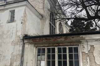 Konserwator nakazał zabezpieczyć zabytkowy budynek elektrowni w Falenicy