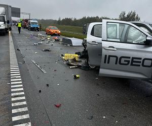 Karambol na A1. Zderzenie ciężarówki z osobówkami. Jak długo potrwają utrudnienia?