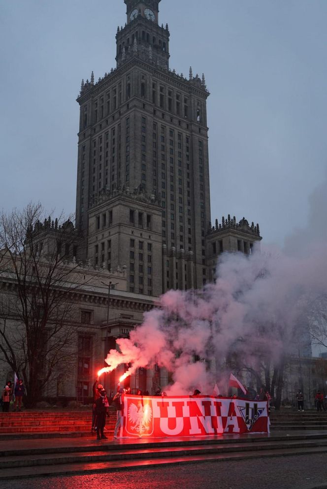 Marsz Niepodległości 2025 na żywo. Relacja z Warszawy. "Chcę zobaczyć Polskę samodzielną i niezakompleksioną"