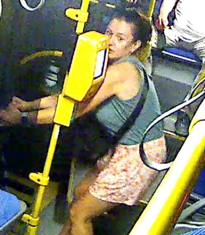 Pobili brutalnie pasażera autobusu w Krakowie. Policja udostępniła ich wizerunki