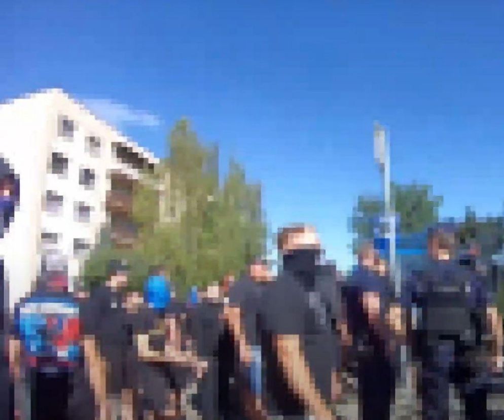 Policjanci vs. kibole w Chwałowicach. Nagranie z perspektywy policjanta. Co tam się wydarzyło?