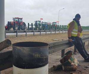 ​Na S5 koło Leszna zaczęła się druga doba rolniczego protestu