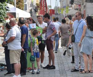 Rzemieślniczy Bazar w Kielcach. Były stoiska handlowe oraz atrakcje