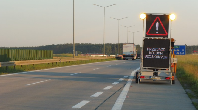 Wojskowe konwoje przejadą przez Wielkopolskę! Kierowcy, nie róbcie zdjęć podczas jazdy! 