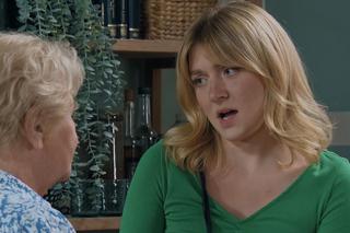 M jak miłość, odcinek 1687. Barbara (Teresa Lipowska), Ula (Iga Krefft)