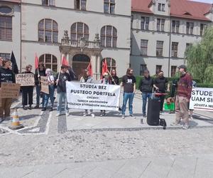 Protest studentów przed rektoratem UAM