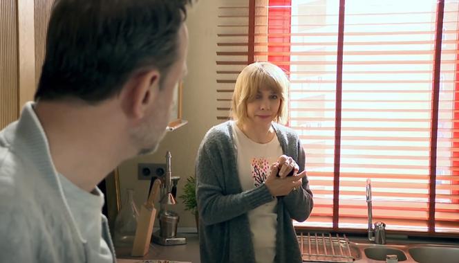 Na Wspólnej, odc. 3465: Basia (Grażyna Wolszczak), Krzysztof Smolny (Łukasz Konopka)