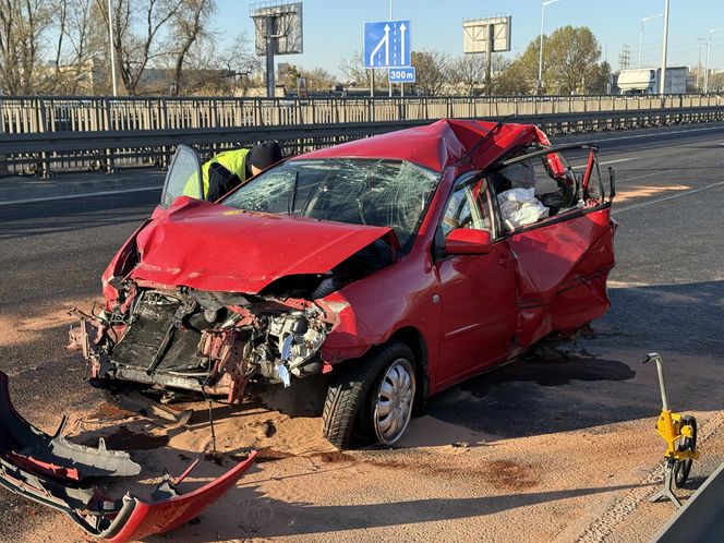 Śmiertelny wypadek na S8! Jedna osoba nie żyje po zderzeniu trzech ciężarówek 