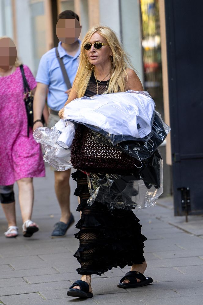 Monika Olejnik. W falbanach pogubiła pranie