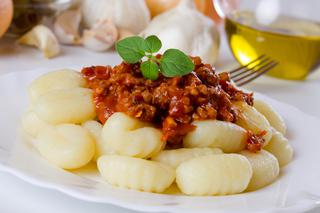 Gotowe gnocchi z sosem bolońskim: łatwy i pyszny obiad dla rodziny
