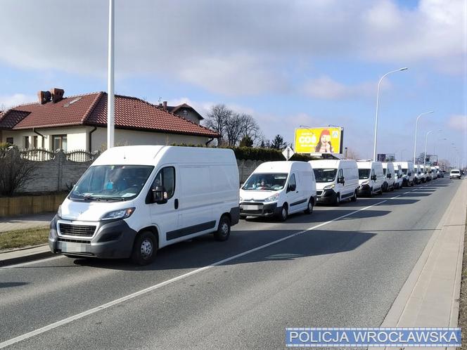 Konwój z pomocą humanitarną przejechał przez Wrocław 
