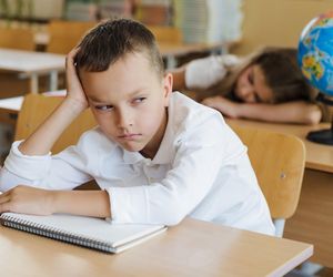 Twoje dziecko nie lubi szkoły? Oto proste triki, dzięki którym przekonasz je do nauki 