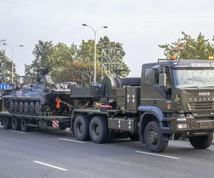 Kolumny wojskowe na drogach w całej Polsce. Ważny apel do kierowców