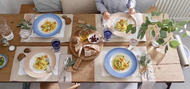 Biało-niebieska porcelana i ceramika
