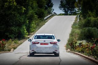 Hybrydowa Toyota Camry 2019