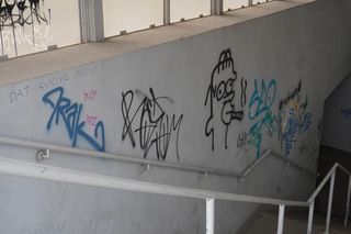 Ledwo został wyremontowany, a już zniszczony. Przejście podziemne na Zatorze celem wandali