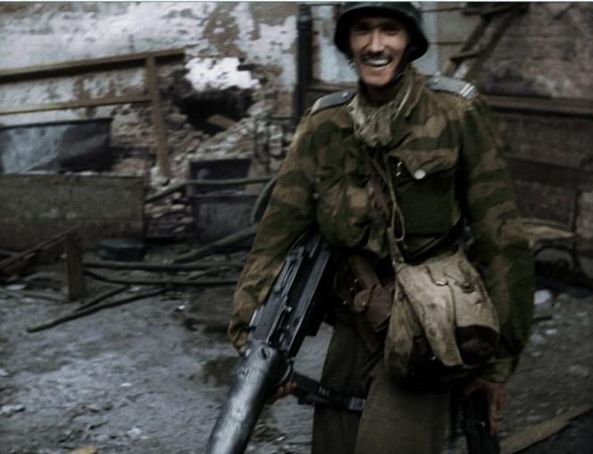 To zdjęcie Witolda Kieżuna z 1944 roku to już ikona Powstania Warszawskiego. Niewielu powstańców miało zdjęcie z karabinem 