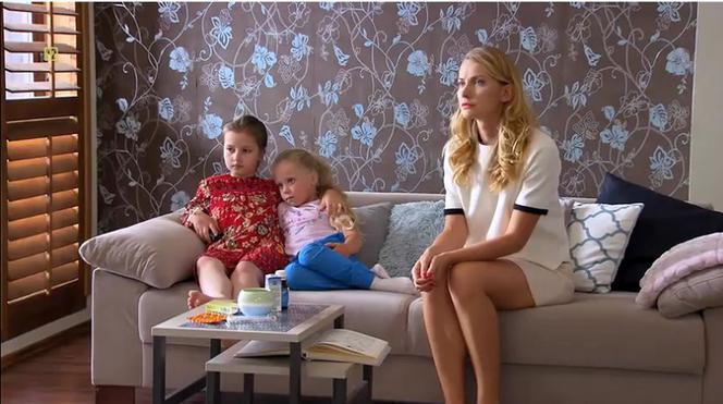 Barwy szczęścia odc. 1959. Zosia (Joanna Moro), Ewunia (Gabriela Ziembicka), Monika (Natalia Żyłowska)