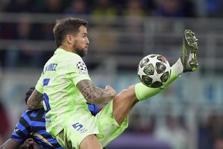 Inter - Barcelona: Skandaliczne zachowanie Martineza. Powinien wylecieć z boiska?