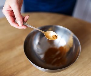 Wystarczy jedna łyżeczka przyprawy i szklanka wody. Szybko pozbędziesz się boczków