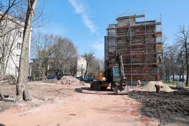 Buldożery poszły w ruch. W Łodzi zaczęło się wielkie wyburzanie ruder