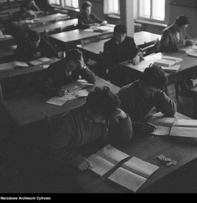 Życie studenckie w osiedlu akademickim "Przyjaźń" na Jelonkach w Warszawie