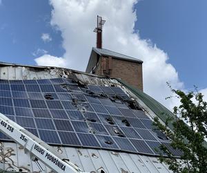 Pożar kościoła w Sosnowcu. Ruszyła rozbiórka dachu z paneli fotowoltaicznych