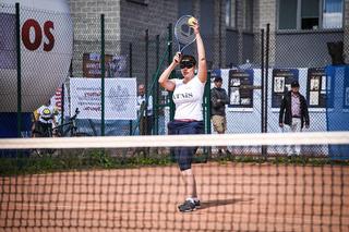 Fundacja Widzimy Inaczej organizuje zajęcia z tenisa dla niewidomych. Czym Blind Tennis różni się od zwykłego tenisa? 