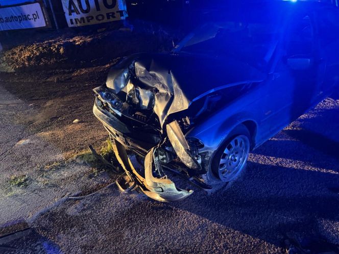 Zniszczone radiowozy po pościgu Wierzbna