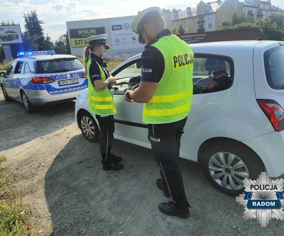 Smartfon nie zwalnia z myślenia. Policja wystawiła mandaty kierowcom i pieszym