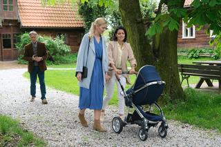 M jak miłość, odcinek 1739. Jagoda (Katarzyna Kołeczek), Patrycja (Alżbeta Lenska), Robert Żak (Krzysztof Tyniec)