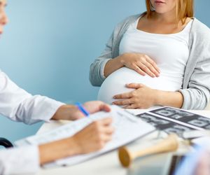 Grzybica pochwy w ciąży: upławy i swędzenie to pierwsze jej objawy