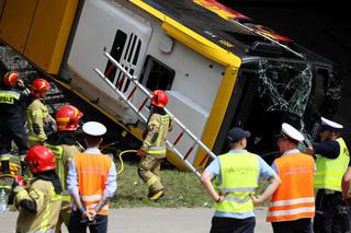 Warszawa: Autobus spadł z wiaduktu! NIE ŻYJE jedna osoba, wielu rannych [RELACJA NA ŻYWO] [WIDEO, GALERIA]