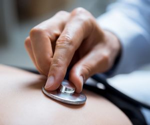 Ból opłucnowy: przyczyny, objawy, diagnostyka