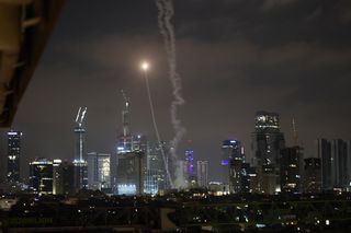 Wojna Izrael - Iran wchodzi w nowy etap. Mieszkańcy uciekają do schronów przed atakami rakietowymi