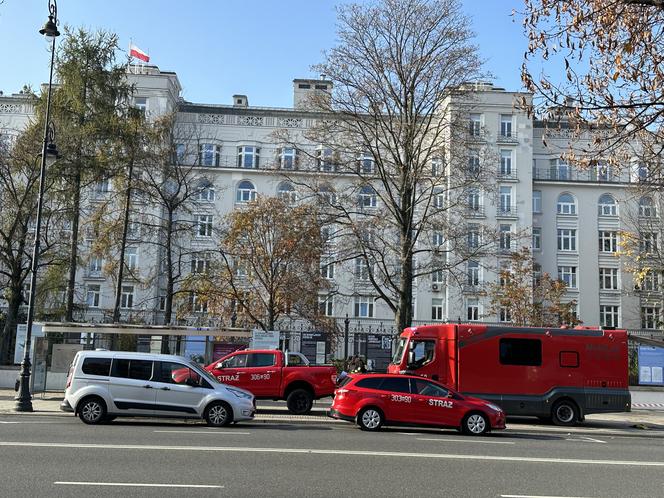 Warszawa. W Ministerstwie Sprawiedliwości znaleziono biały, tajemniczy proszek. Interwencja strażaków