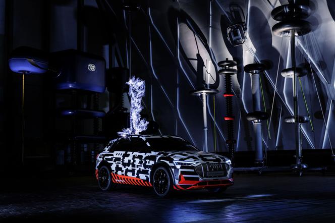 Audi e-tron w klatce Faradaya