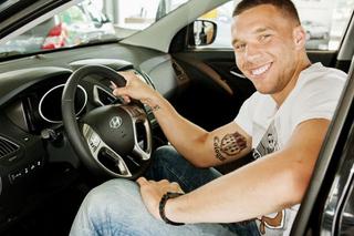Jakim autem jeździ Łukasz Podolski: Piłkarz dostał Hyundaia ix35, ma też samochody marki Audi - ZDJĘCIA