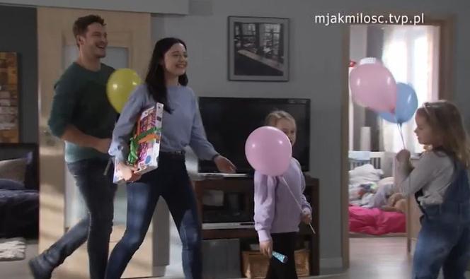 M jak miłość po wakacjach 2022. Iza (Adriana Kalska), Marcin (Mikołaj Roznerski), Maja (Laura Jankowska), Hania (Marta Stefaniak)