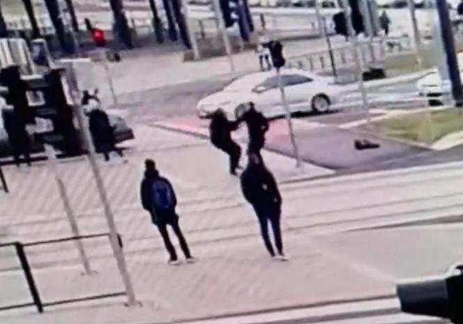 W Poznaniu nożownik zaatakował przypadkowego przechodnia 
