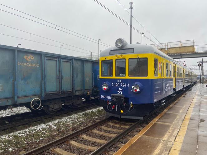 Mazowieckie. Najstarszy pociąg w Polsce wraca na tory! "Babcia" debiutowała w 1963 r. [WIDEO, ZDJĘCIA]